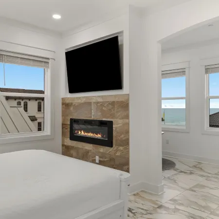 Emerald Retreat by Avantstay Sleeps 44 + Pool + Spa Theater + Game Room Walk to Beach