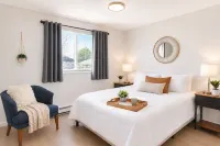 Cozy & Quiet - KING Bed - Full Kitchen - 6 Minutes to Kadlec, 5 miles to PNNL. - 4-Star