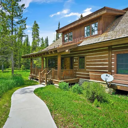 Cozy private cabin with hot tub, and ski in and out