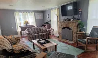 Renovated Bungalow with Cozy Gas Fireplace - Wifi