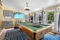 Tropical Paradise Home Steps to Beach Heated Pool Game Rm Singer Island Retreat! - Homestays