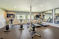 La Quinta Inn & Suites by Wyndham Ft. Myers-Sanibel Gateway - Lemmikkieläimet sallittu