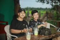 Cow Barn Cafe and Lodge Preah Vihear - bar