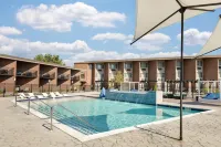 Best Western Premier Denver East - piscina