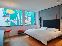 Citizenm Miami Worldcenter Hotels near MiamiCentral