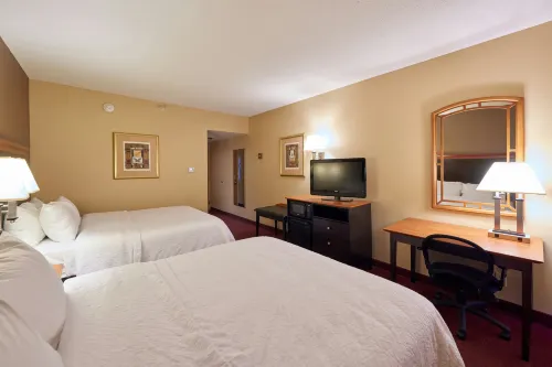 Hampton Inn Massillon - Pet friendly