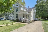 Shop, Dine, Explore Dtwn! Walkable Farmington Home - Homestays