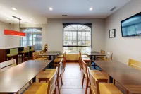 Country Inn & Suites by Radisson, Michigan City, IN - parking