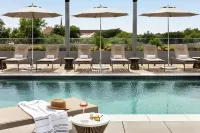 DoubleTree by Hilton Abilene Downtown Convention Center - مسبح