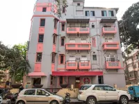 Backpacker Cowies Hotels near كولابا