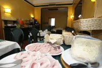 Hotel Estense - breakfast