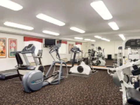 Travelodge by Wyndham Clinton Valley West Court Hotels in Clinton