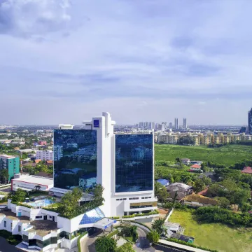 Novotel Bangkok Bangna Отели рядом с достопримечательностью «Торговый центр Seacon Square»
