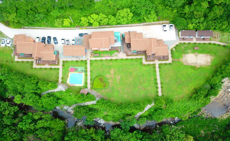 진안 데미샘빌리지펜션의 야외 시설 또는 전경