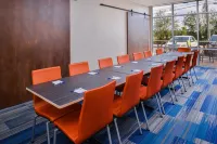 Holiday Inn Express & Suites Siloam Springs فنادق في Gentry