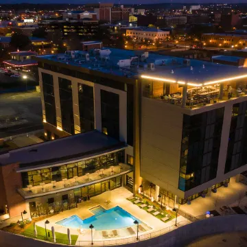Hotel Indigo COLUMBUS AT RIVERFRONT PLACE by IHG Отели в г. Колумбус
