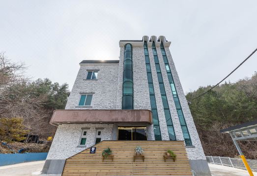 금산 숙소 비교 분석