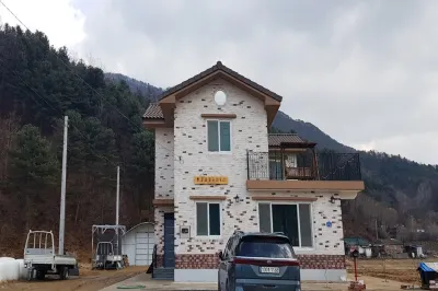 Gapyeong Grass Leaf Family House