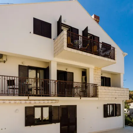 Cina Apartments