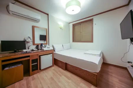 Ulleung K (K) Отели рядом с достопримечательностью «Уллындо»