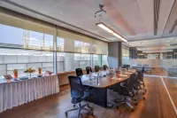 Tav Airport Hotel Izmir فنادق في Menderes