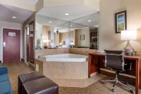 Comfort Inn & Suites Hotels in Clinton
