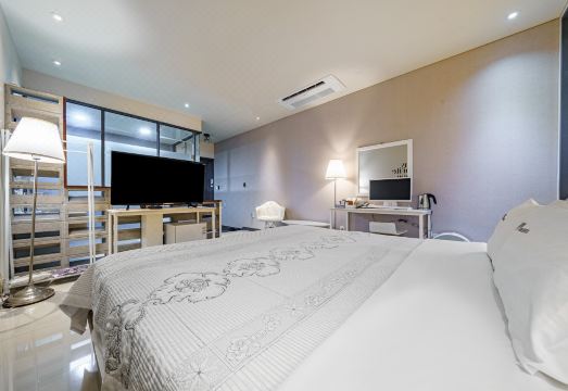 숙소 비교 분석