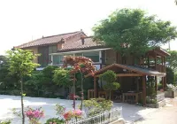 Yongin Hosujeongwon Pension Отели рядом с достопримечательностью «Dae Jang Geum Park»
