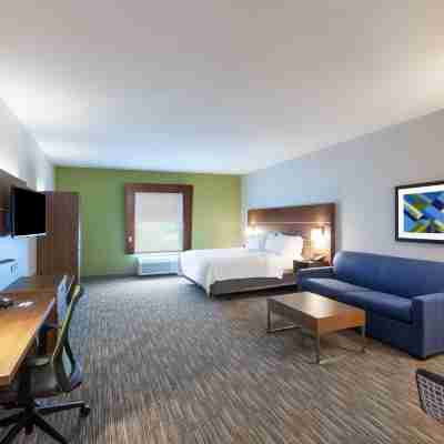 Holiday Inn Express & Suites Port Arthur Central-Mall Area Rooms