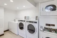 Red Roof PLUS+ Dallas - Addison - Pet friendly
