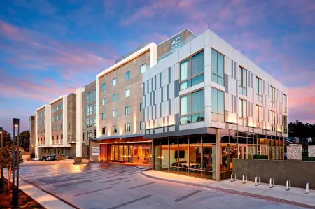 AC Hotel Sunnyvale Cupertino Отели рядом с достопримечательностью «Amazon Lab126»