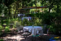 Hotel Au Nom de Dieu Hotels in 