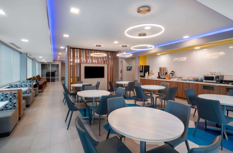 Microtel Inn & Suites by Wyndham Hot Springs photo 4