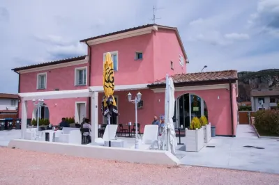 B&B Silvia Hotels near Parking Pisa