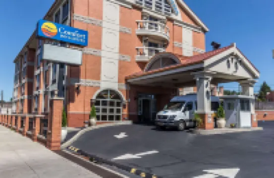 Comfort Inn & Suites LaGuardia Airport Hotels near Elmhurst