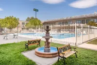 Quality Inn Stateline - Pools
