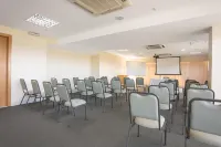 Golden Tulip Macae