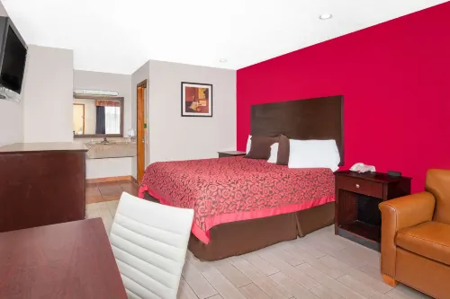 Days Inn by Wyndham Arcadia - Motels