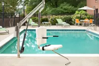 Holiday Inn Express & Suites GREENVILLE-DOWNTOWN by IHG - С бассейном