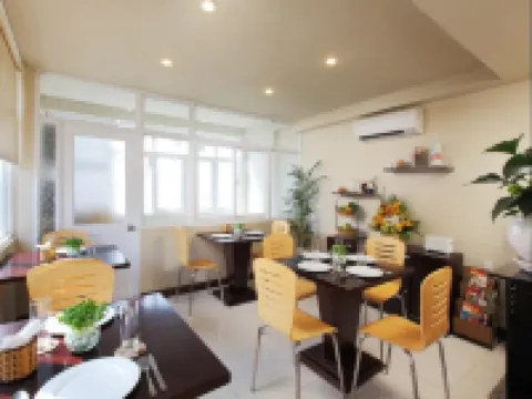 ザ・ノーブルスワンセントラルドンドゥホテル ビンコムセンター周辺のホテル