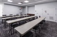 Staybridge Suites Portland by IHG - Parkplatz