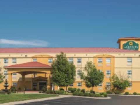 La Quinta Inn & Suites by Wyndham Blue Springs Hotels in Jackson County