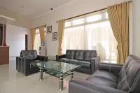 RedDoorz Near Hartono Mall 3