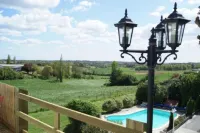 Domaine la Fontaine B&B Hotels in Réaux-sur-Trèfle