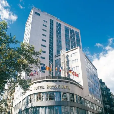 Hesperia Barcelona Presidente Отели рядом с достопримечательностью «Луз де Гас»