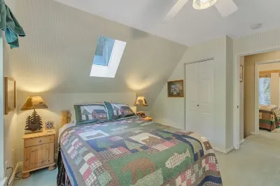 Elk Crossing Cozy Cabin at Crystal Mountain 3 Bedroom Home by RedAwning Hotels near Mount Rainier National Park