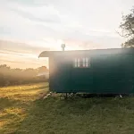 Stunning Shepherd's Hut Retreat North Devon Hotels in Parkham