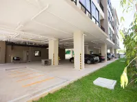 普吉島納卡公寓飯店 - 停車場