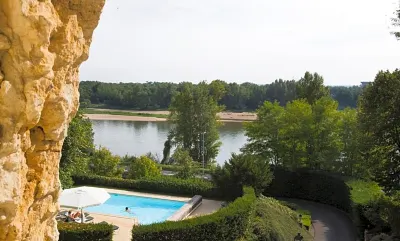 Les Hautes Roches Hôtels à proximité de : E.Leclerc LA VILLE AUX DAMES