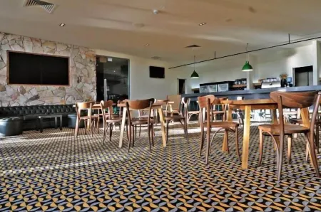 The Mansfield Park Hotel Отели в г. Порт Аделаида